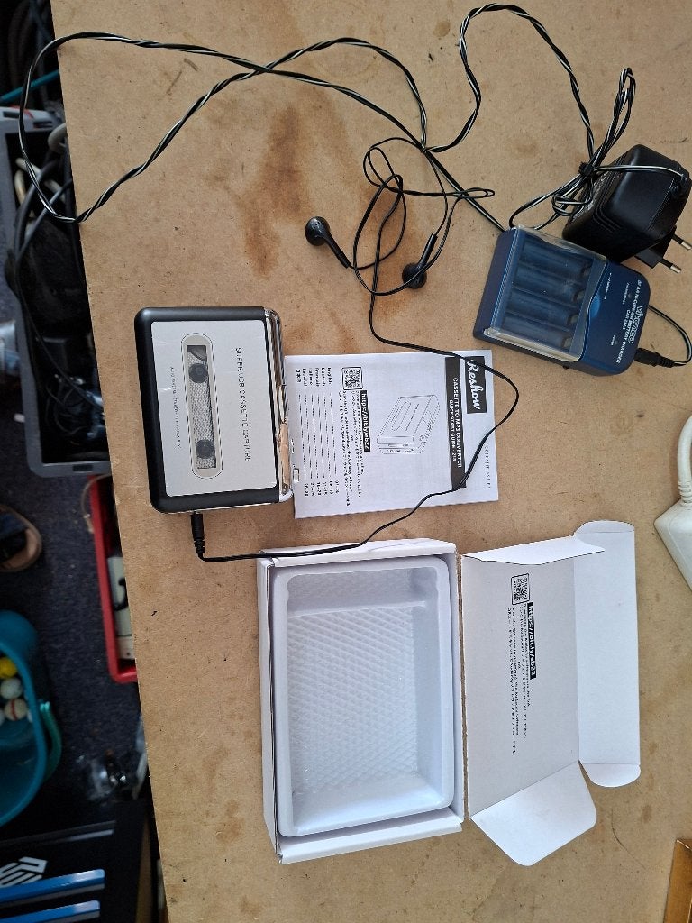 zgan nieuwstaat usb walkman + oplaadbare baterijen, Ophalen of Verzenden, Walkman