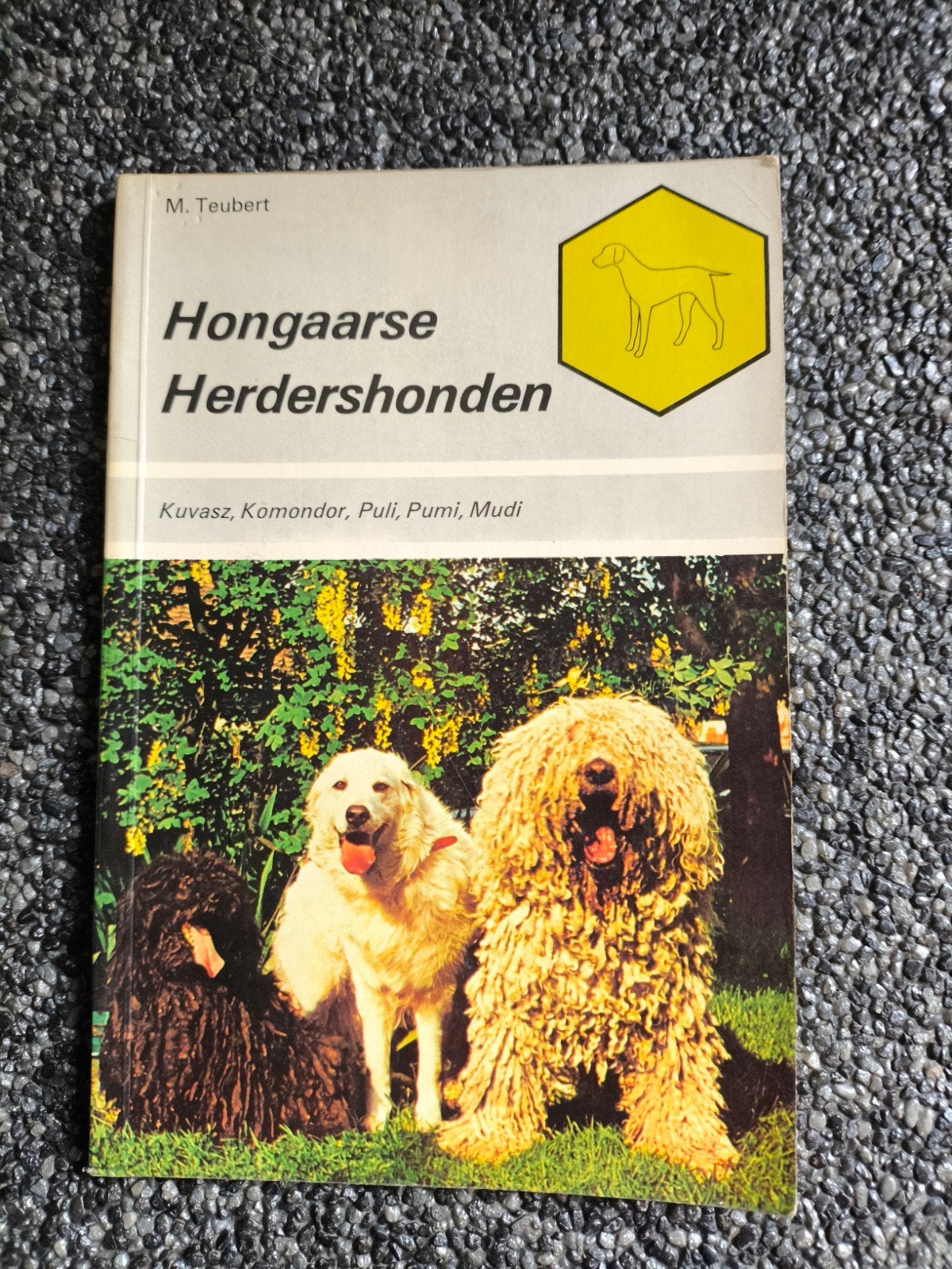 Hongaarse Herdershonden - Boek over hondenrassen, Ophalen of Verzenden, Gelezen