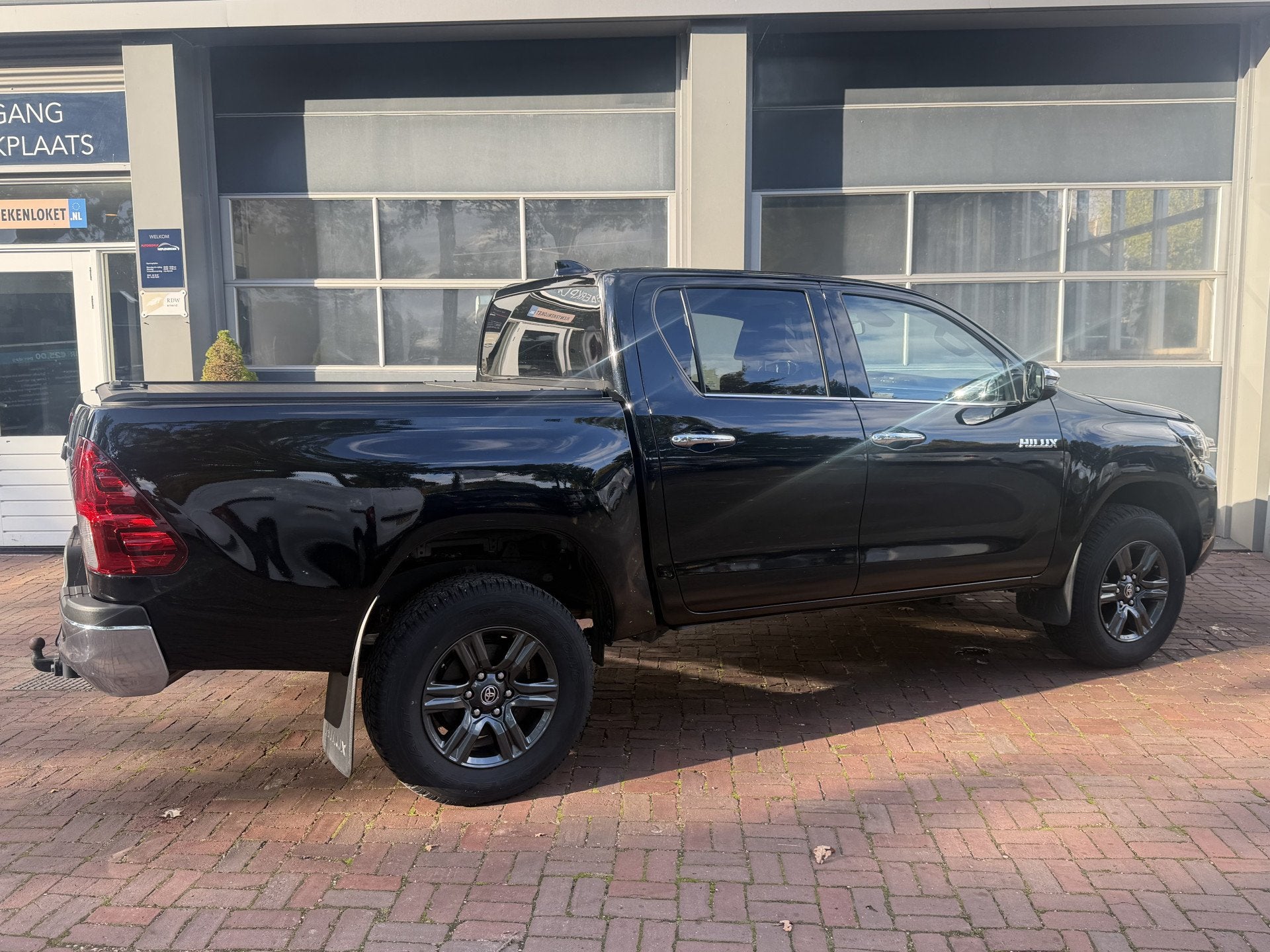 Toyota Hilux 2.4 D-4D Double Cab Challenger Bj 2024 Km 23.00, Dealer onderhouden, Stof, Gebruikt, 4 cilinders