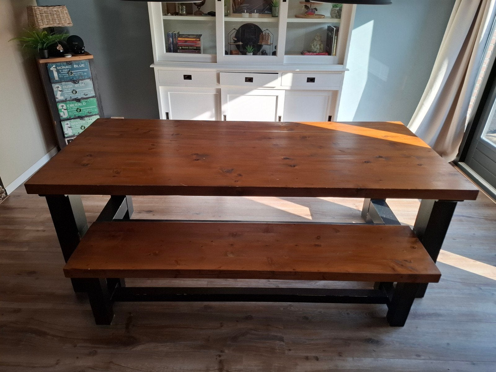 Robuuste eettafel met bankje van vuren hout, Ophalen