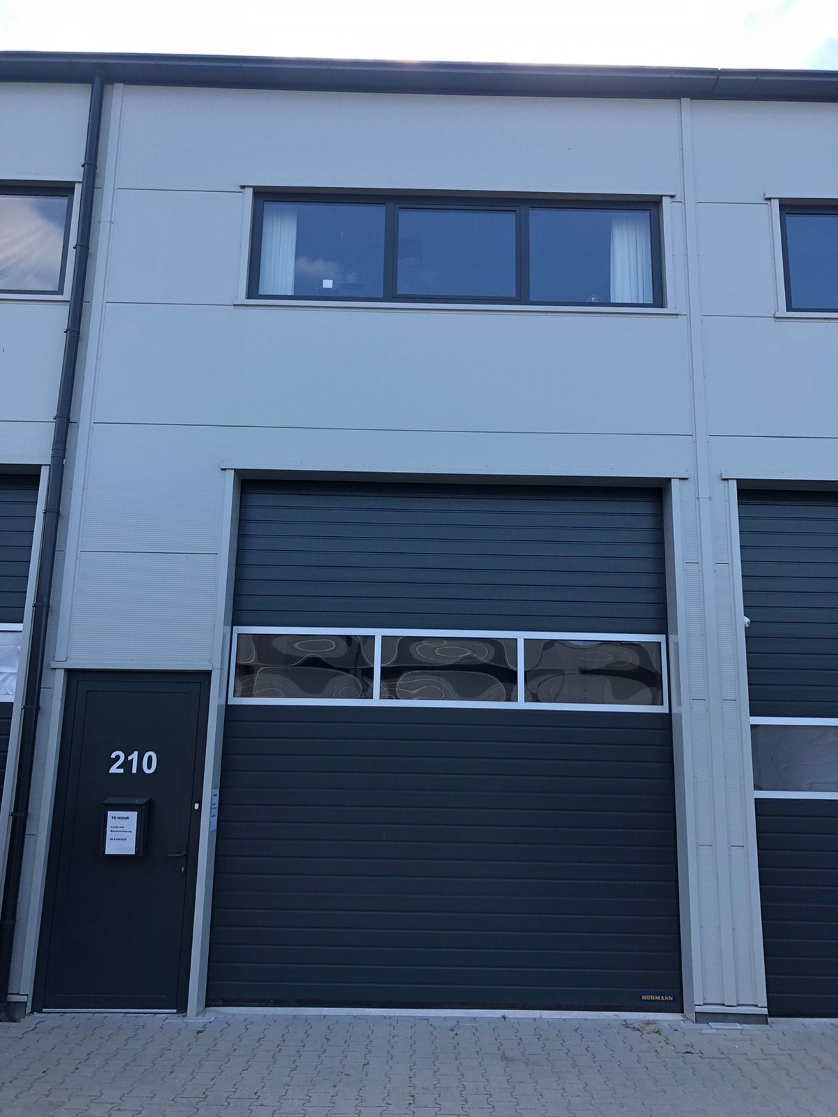 TE HUUR loods 100m2 zuidbroek | instapklaar met kantoor, Kantoorruimte