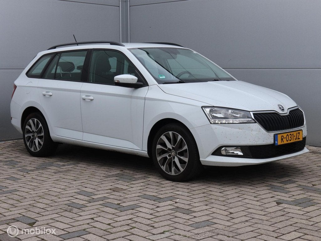 Skoda Fabia 1.0 TSI Trekhaak CarPlay Airco Cruise 16 inch LM, Voorwielaandrijving, Stof, Gebruikt, 95 pk