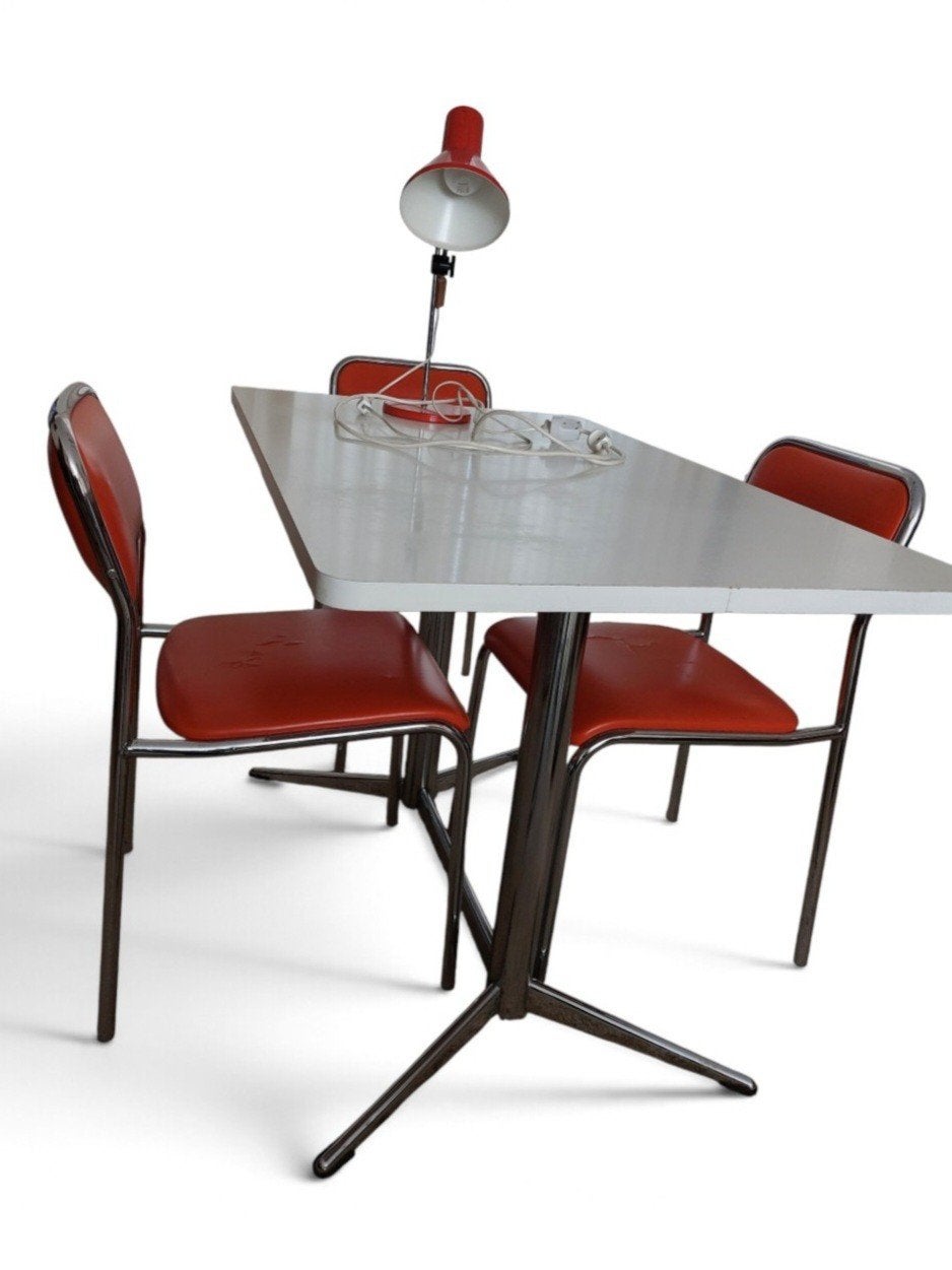 Tafel jaren '70 met 3 oranje stoeltjes, Ophalen, Gebruikt, 100 tot 150 cm, 50 tot 100 cm