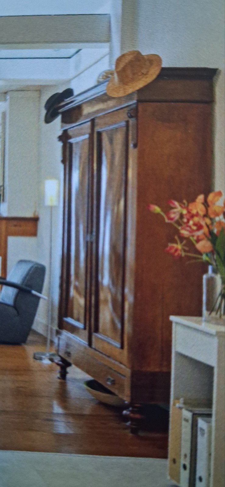 Antieke houten kledingkast met twee deuren, Ophalen