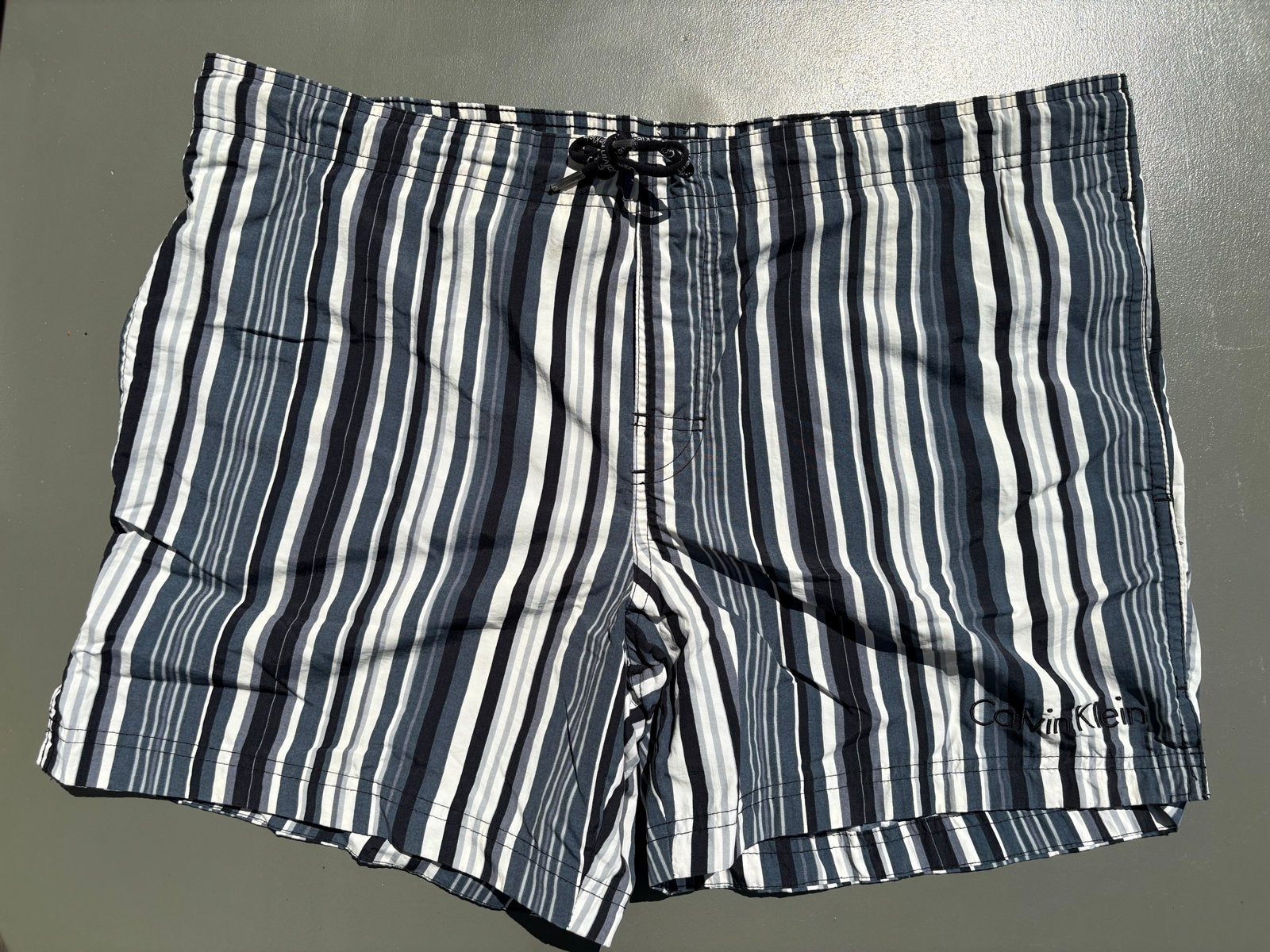 Calvin Klein Zwemshort Heren M - Blauw/Grijs/Wit Gestreep, Kleding | Heren, Badmode en Zwemkleding, Ophalen of Verzenden, Maat 48/50 (M)