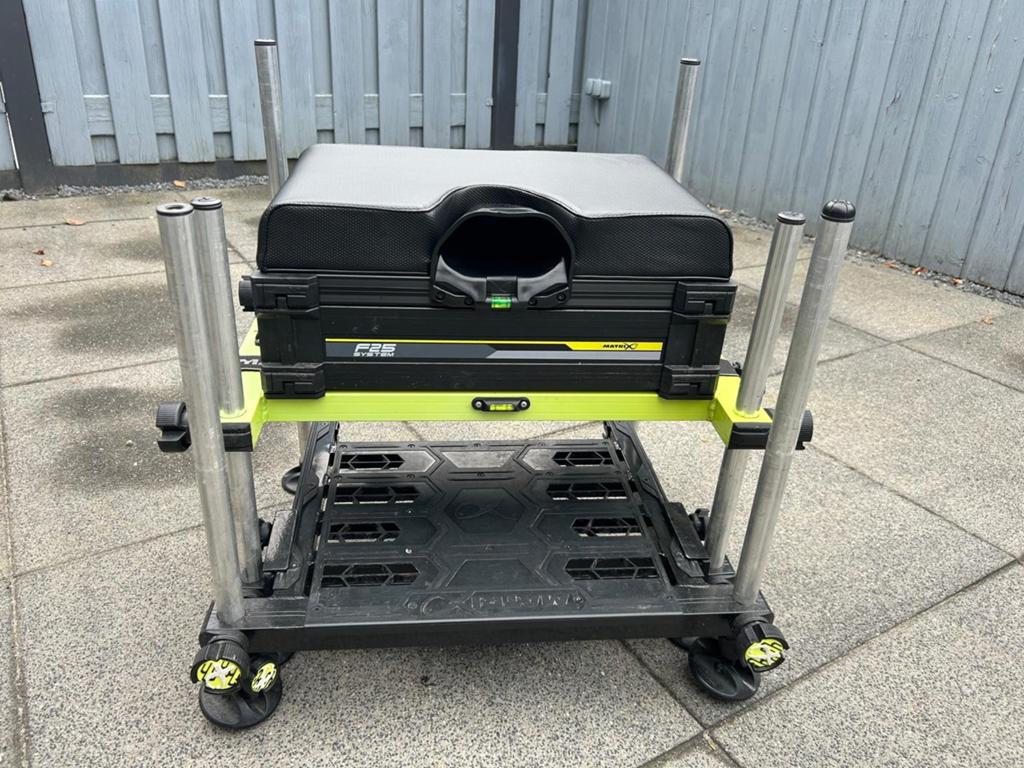 Matrix F25 Pro seatbox (zo goed als nieuw), Watersport en Boten, Hengelsport | Witvissen, Ophalen, Overige typen