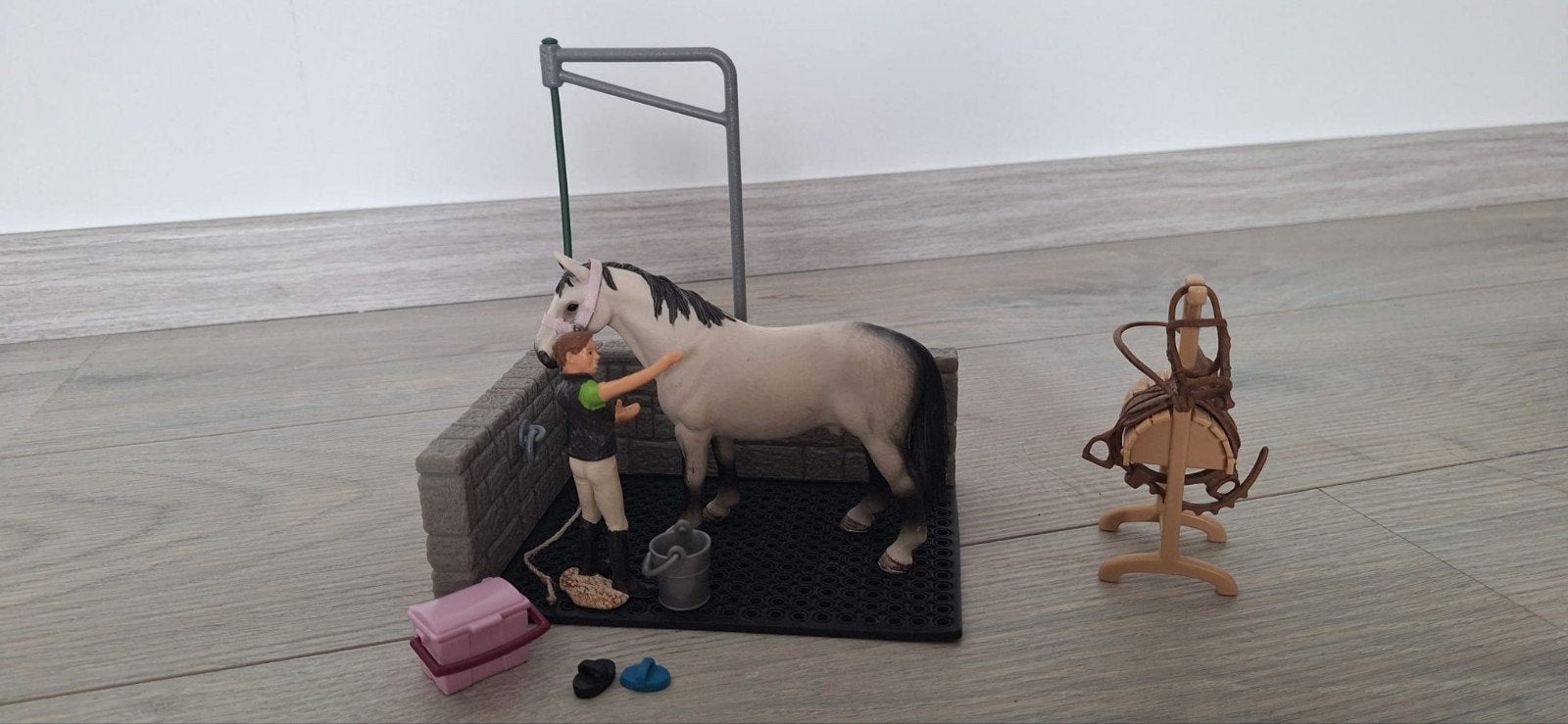 Schleich paardenpoetsplaats, Kinderen en Baby's, Speelgoed | Overig, Ophalen of Verzenden, Zo goed als nieuw, Jongen of Meisje