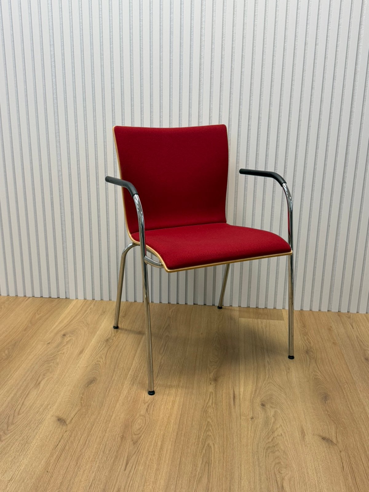 Vergaderstoel Thonet rood (30x stuks), Gebruikt, Hout, Ophalen of Verzenden, Vijf, Zes of meer stoelen