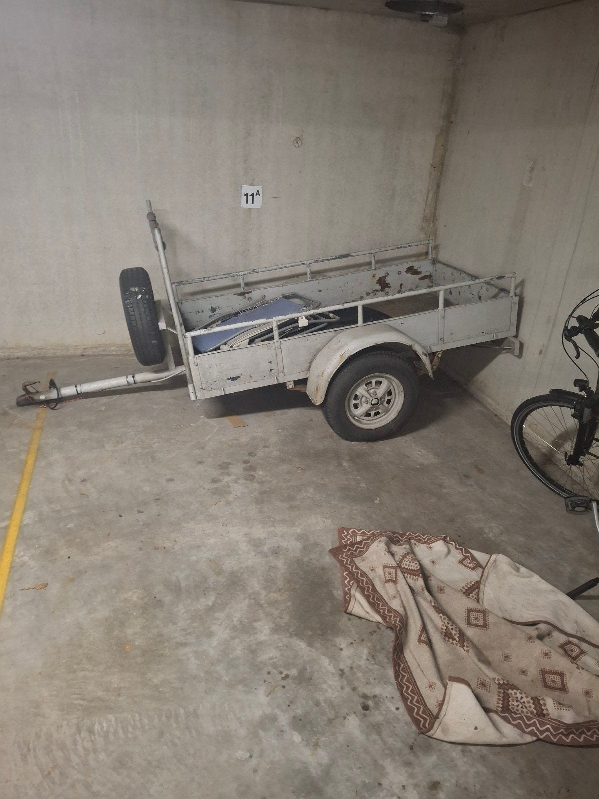 Gebruikte aanhangwagen met reservewiel,met bodem van traanpl, Boeken, Hobby en Vrije tijd, Ophalen of Verzenden