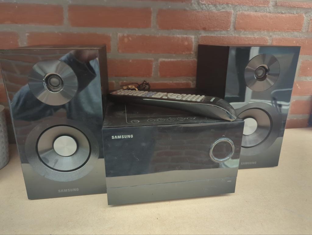 Samsung Microset met Speakers en Afstandsbediening, Ophalen