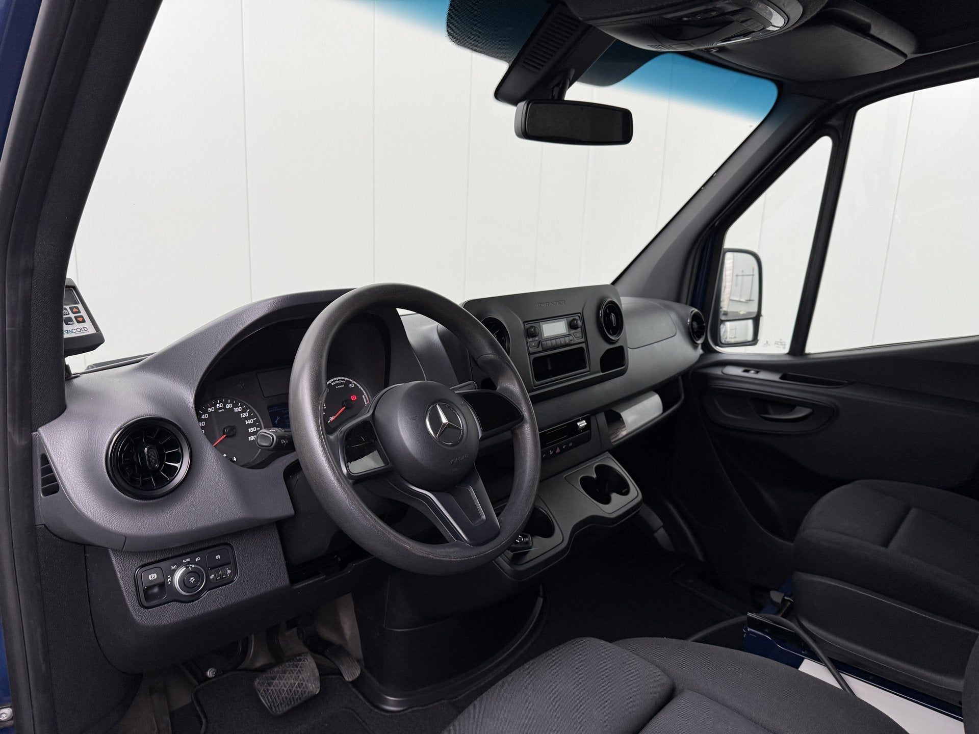 Mercedes-Benz eSprinter eSprinter L2H2 55 kWh Koelauto | Cam, 142 km, Stof, Gebruikt, Zwart