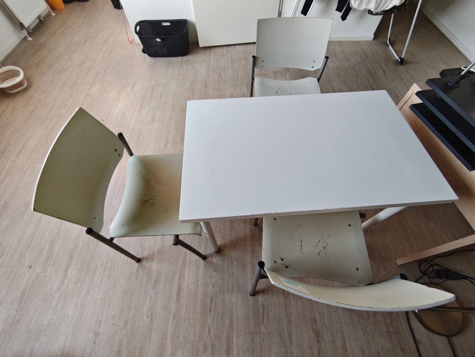 Ikea dining table, 3 free chairs, Gebruikt, 50 tot 100 cm, Modern, functioneel, 50 tot 100 cm