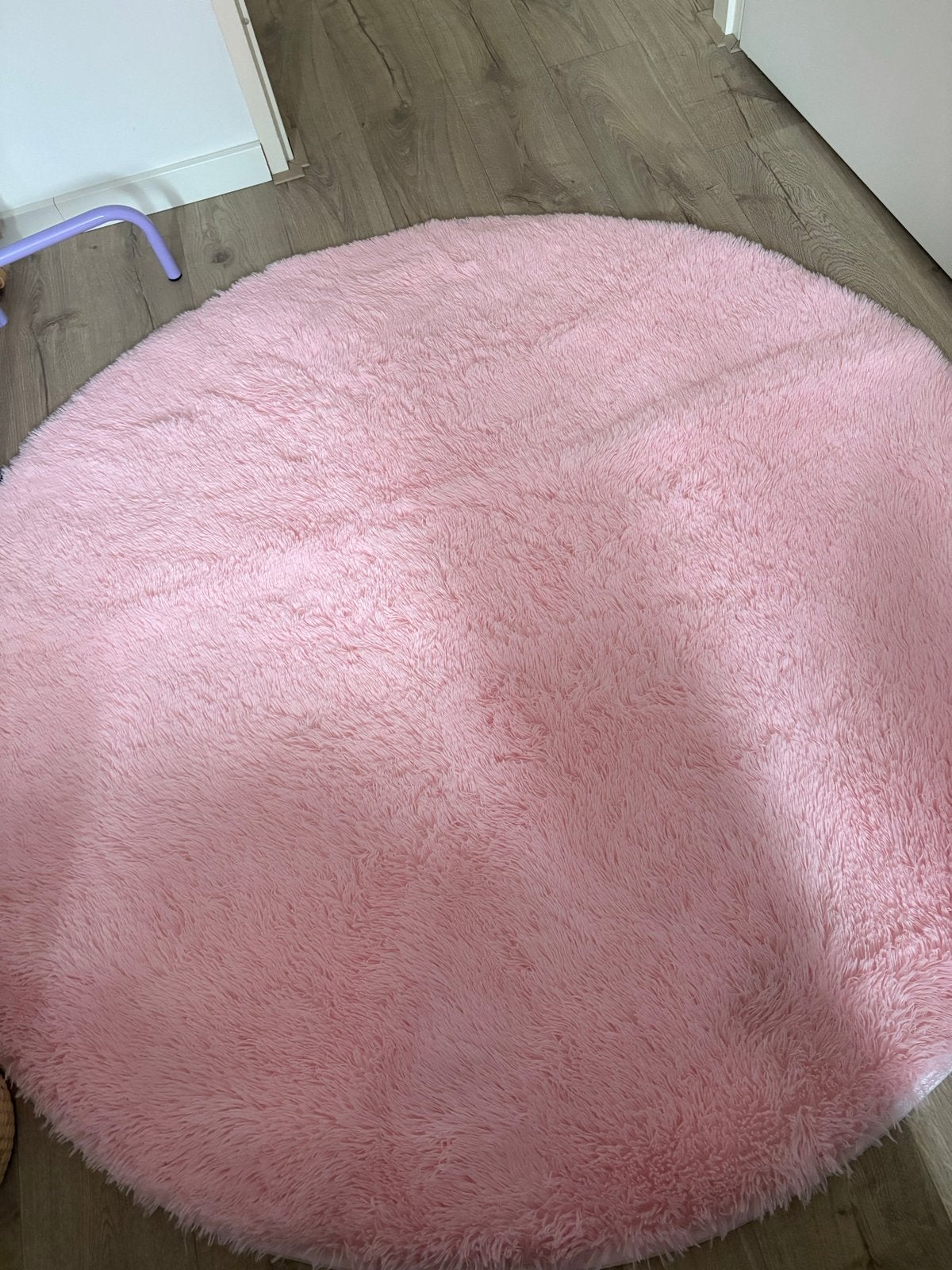 Roze fluffy rond kleed - 160cm, Huis en Inrichting, 150 tot 200 cm, Rond, Ophalen of Verzenden, Zo goed als nieuw
