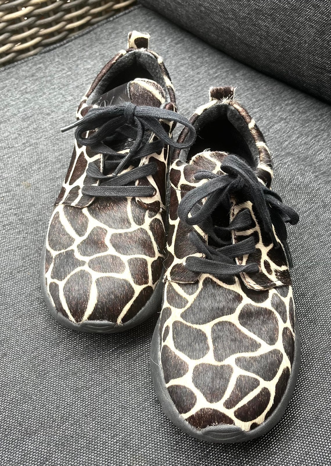 Giraffen-motief sneakers - Est 1842 - maat 37, Kleding | Dames, Schoenen, Verzenden, Zo goed als nieuw, Sneakers of Gympen