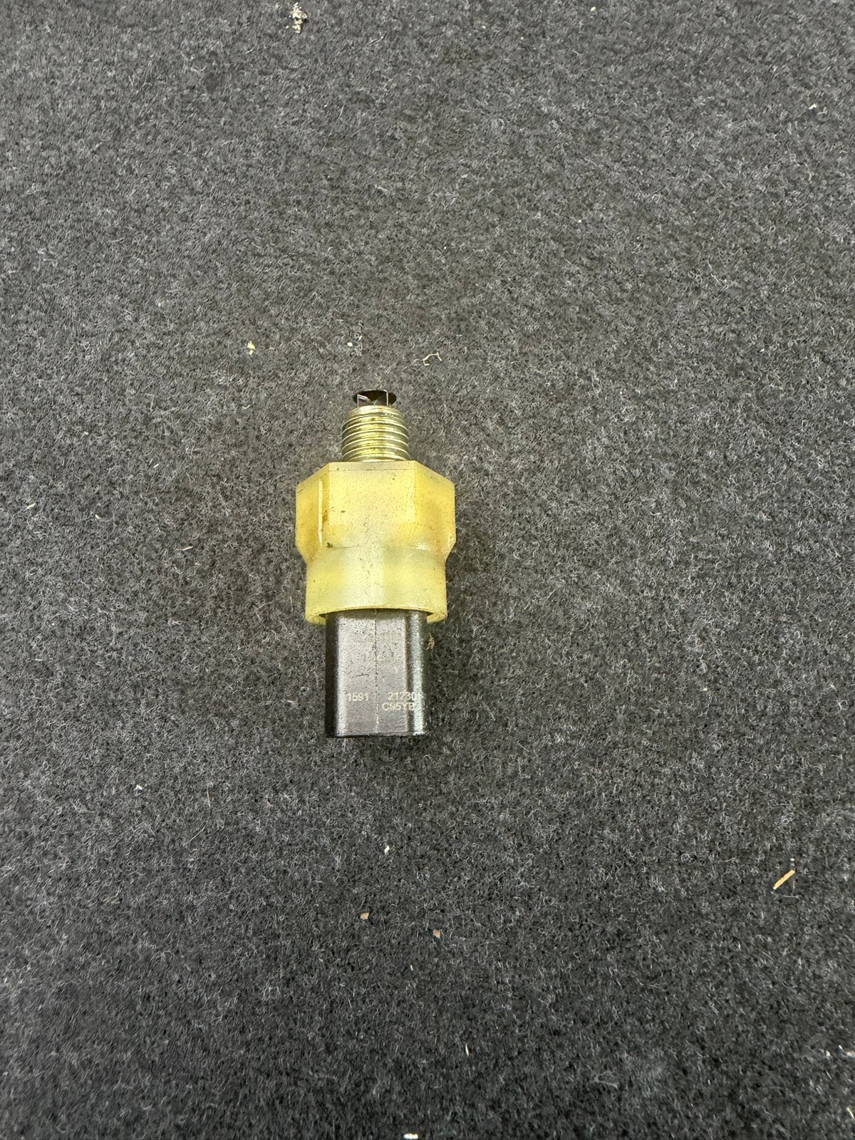 Volvo Oliedruksensor / Oliedrukschakelaar 32242805, Ophalen of Verzenden