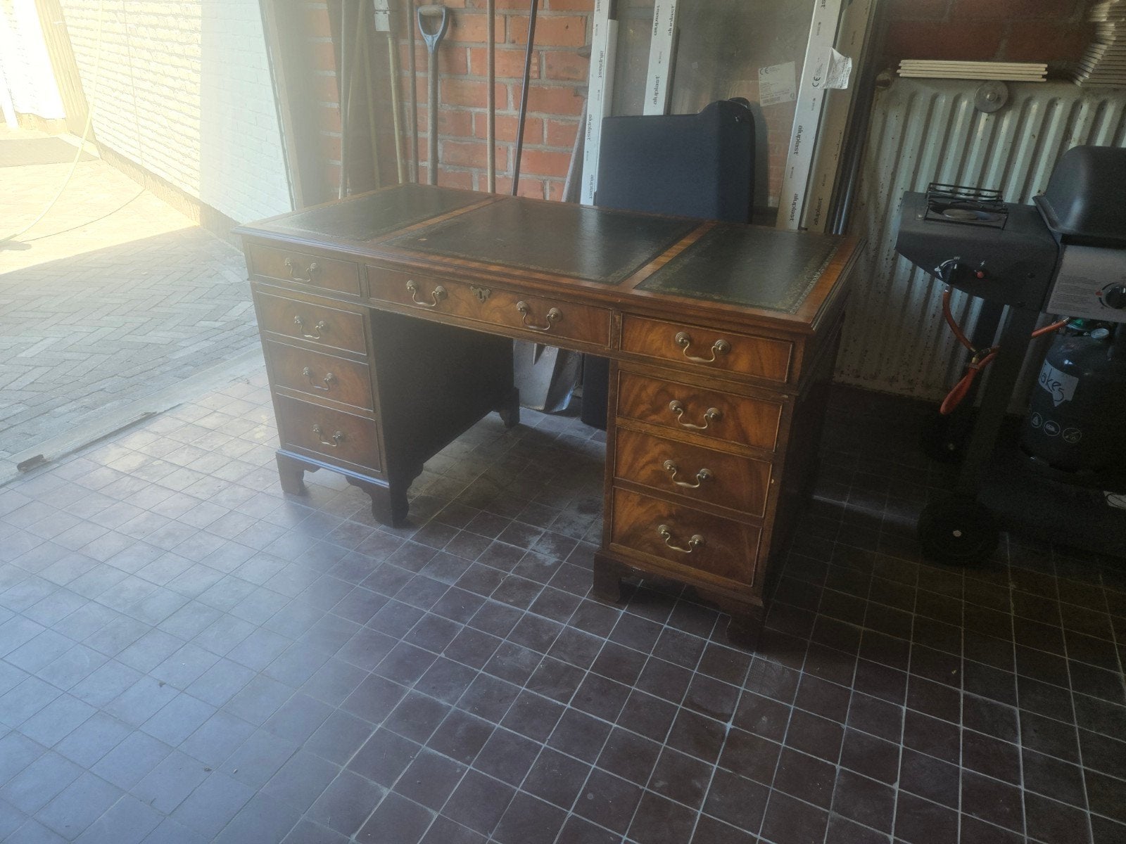 Antiek bureau met groen lederen blad, Ophalen, Gebruikt, Hout, Antiek