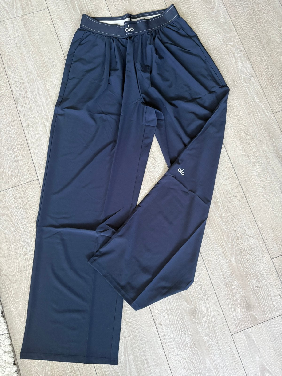 ALO yoga broek blauw vrouwen maat M, Kleding | Dames, Broeken en Pantalons, Ophalen of Verzenden, Nieuw, Lang