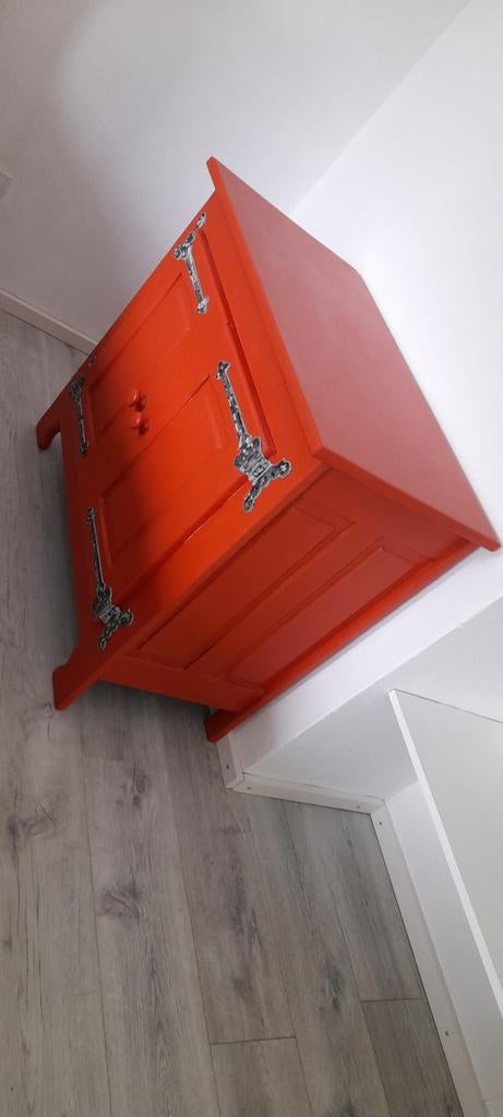 Oranje kastje met vintage details, Huis en Inrichting, Kasten | Overige, Ophalen, Gebruikt
