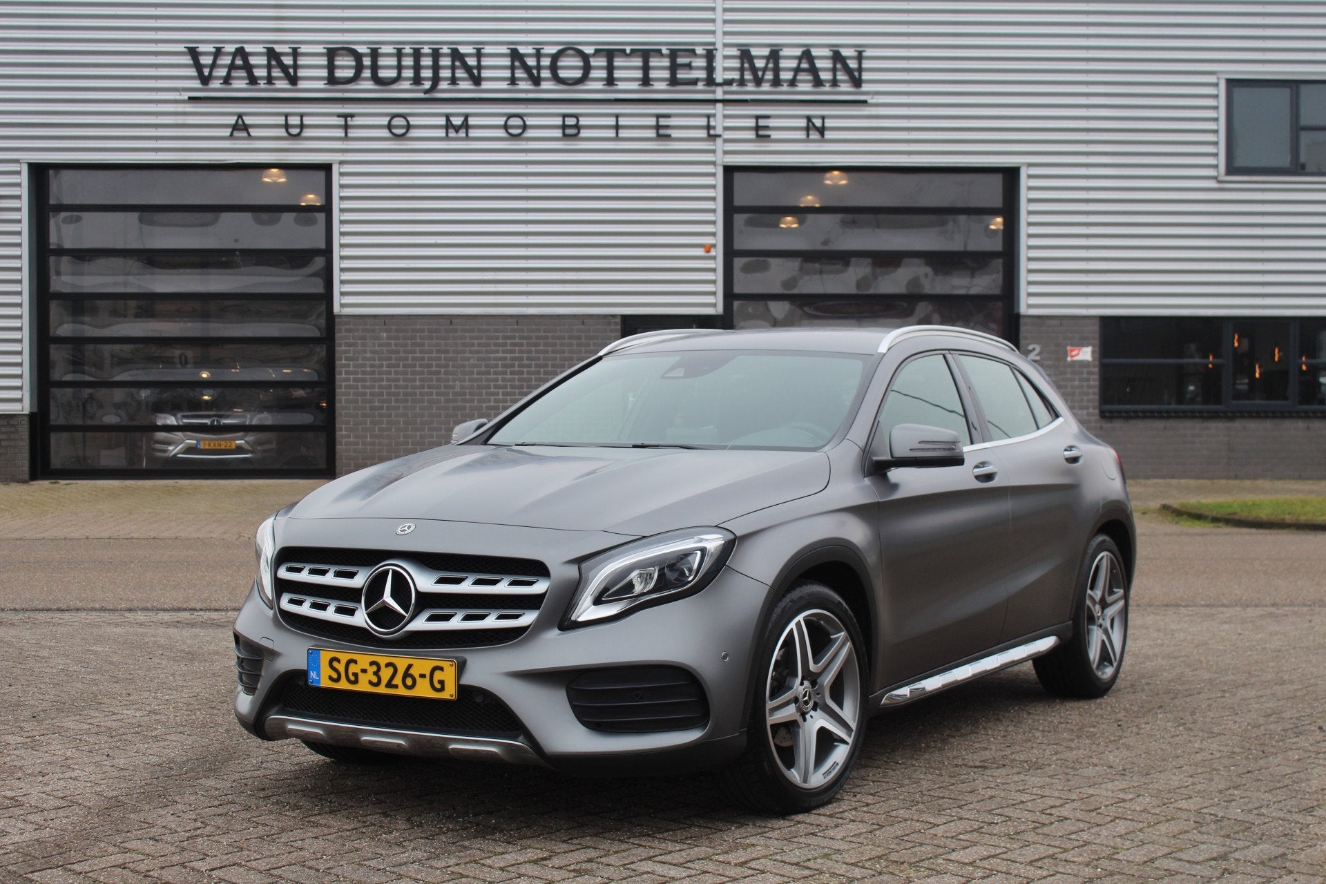 Mercedes-Benz GLA 180 Premium AMG / Keyless / Leer / N.A.P., Auto's, Dealer onderhouden, Gebruikt, 4 cilinders, 122 pk