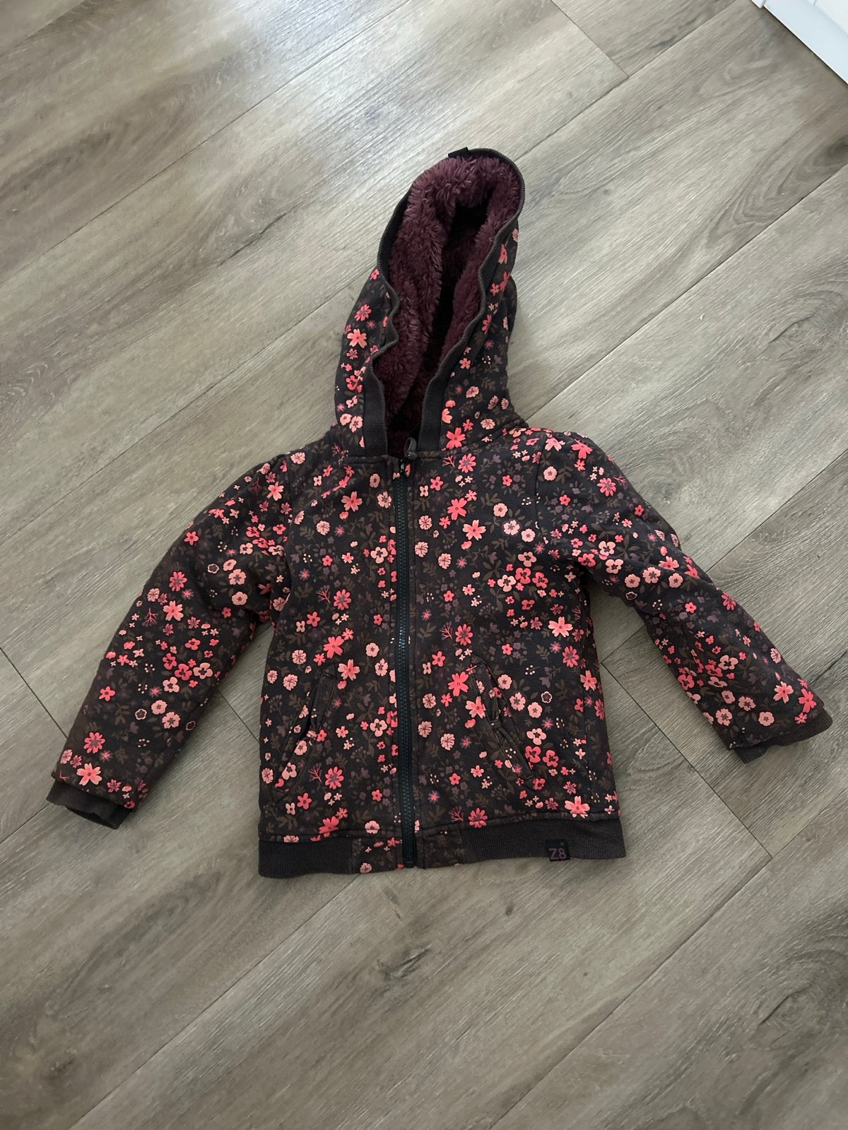 Z8 Borgvest met bloemenprint maat 116-122, Ophalen of Verzenden, Zo goed als nieuw, Meisje, Trui of Vest