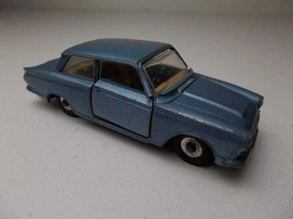 1963 Dinky Toys 139 FORD CORTINA (Opknapper.), Hobby en Vrije tijd, Modelauto's | 1:43, Gebruikt, Auto, Dinky Toys, Ophalen of Verzenden