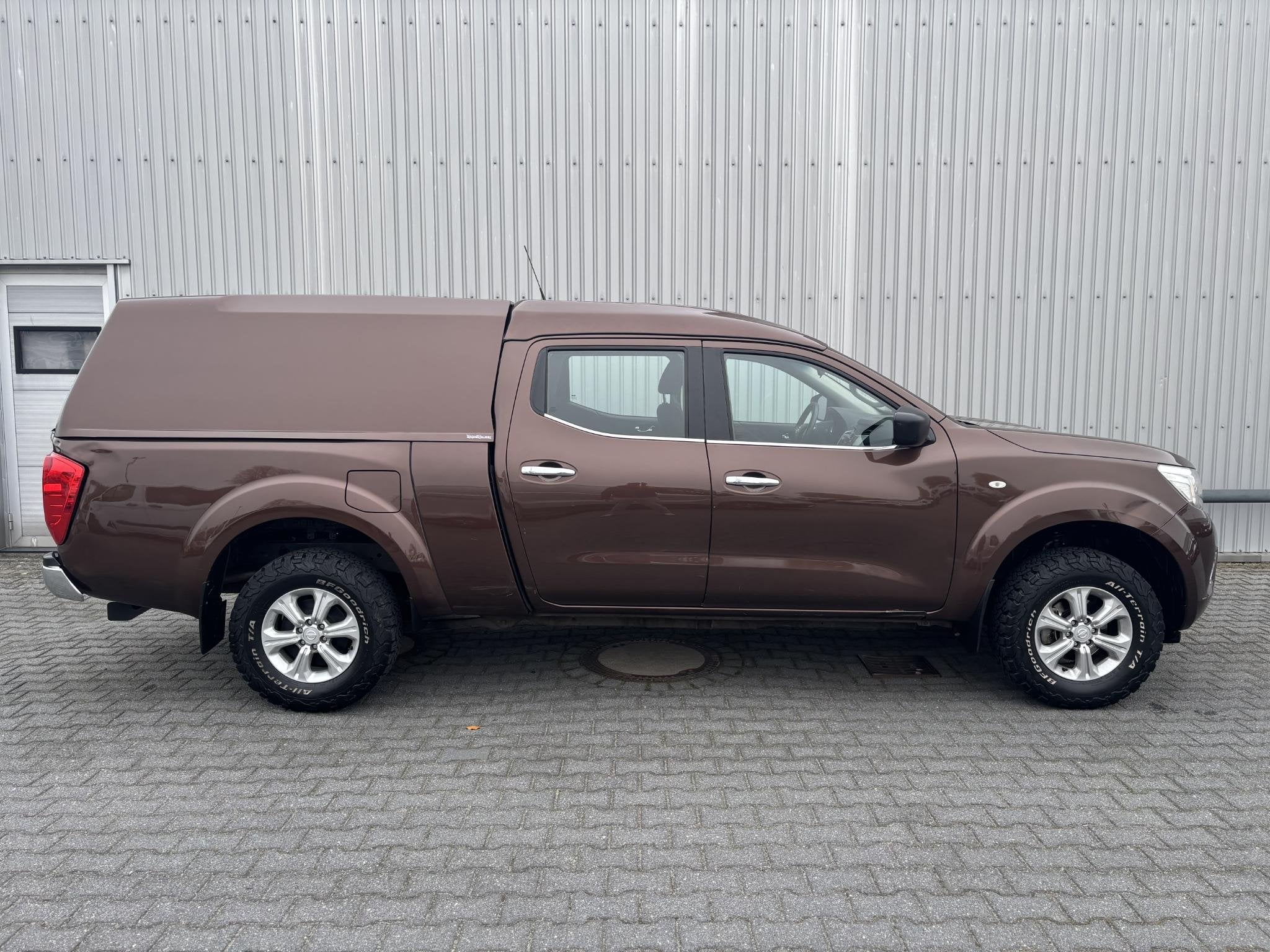 Nissan Navara 2.3 dCi Acenta DoubleCab Veth*5PERS*A/C*CRUISE, Stof, Gebruikt, 4 cilinders, Bruin