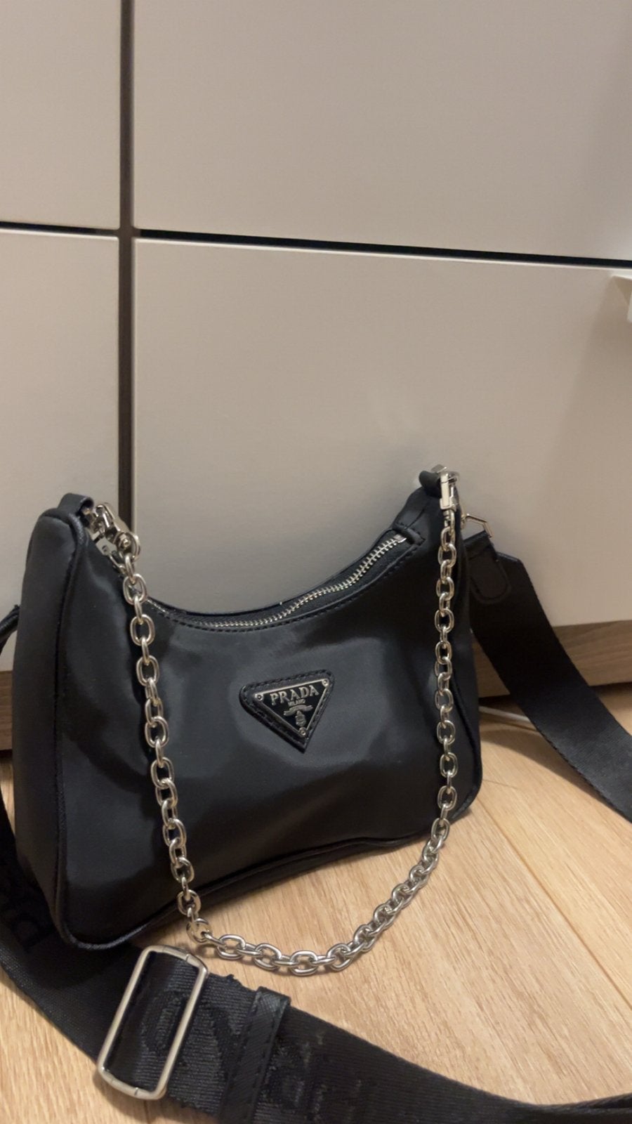 Prada Re-Edition 2005 Schoudertasje Zwart, Ophalen of Verzenden, Zo goed als nieuw, Zwart, Schoudertasje