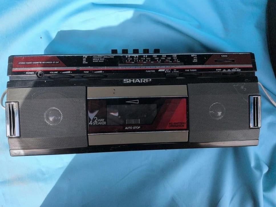 Sharp QT-247y radio cassette recorder., Ophalen