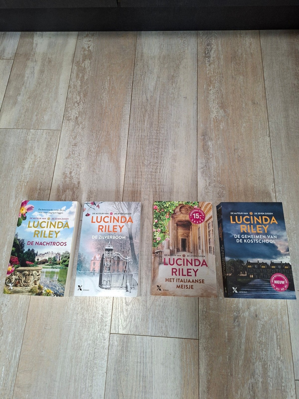 4 boeken van Lucinda Riley - Zo goed als nieuw, Ophalen of Verzenden, Zo goed als nieuw
