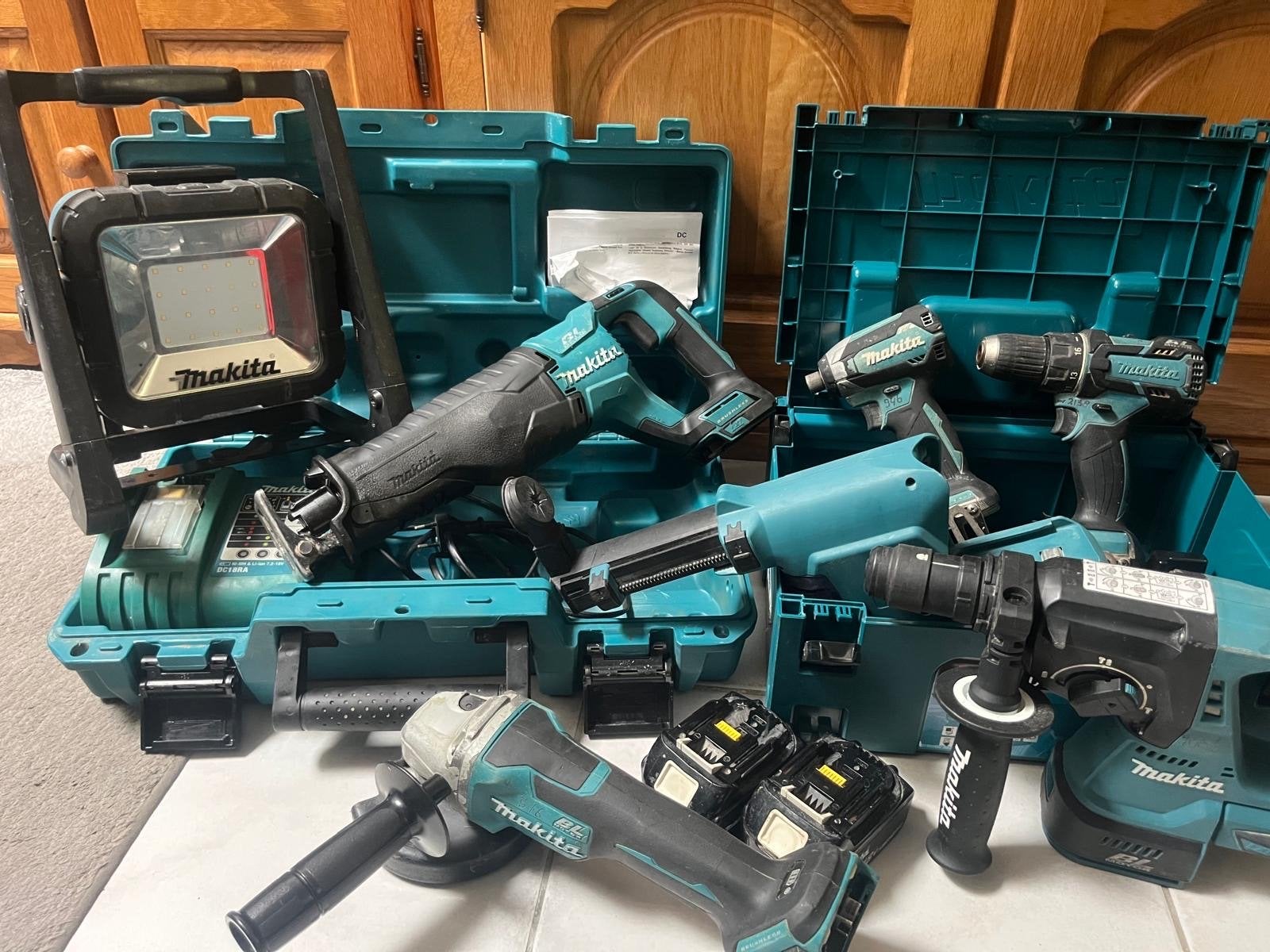 Makita Gereedschap Set 18V met 2 accus en lader, Ophalen, Gebruikt, Accuboormachine, Makita