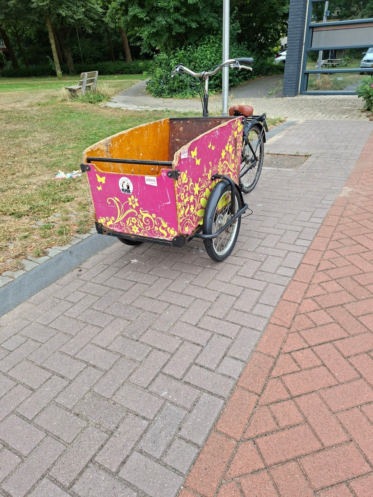 Opvallende Bakfiets - Roze met Gele Versieringen, Fietsen en Brommers, Fietsen | Bakfietsen, Ophalen of Verzenden