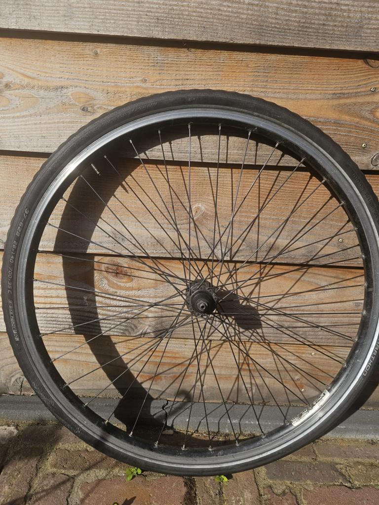 28 inch achterwiel met Schwalbe Marathon band, Zo goed als nieuw, Rubber, Stadsfiets, Ophalen