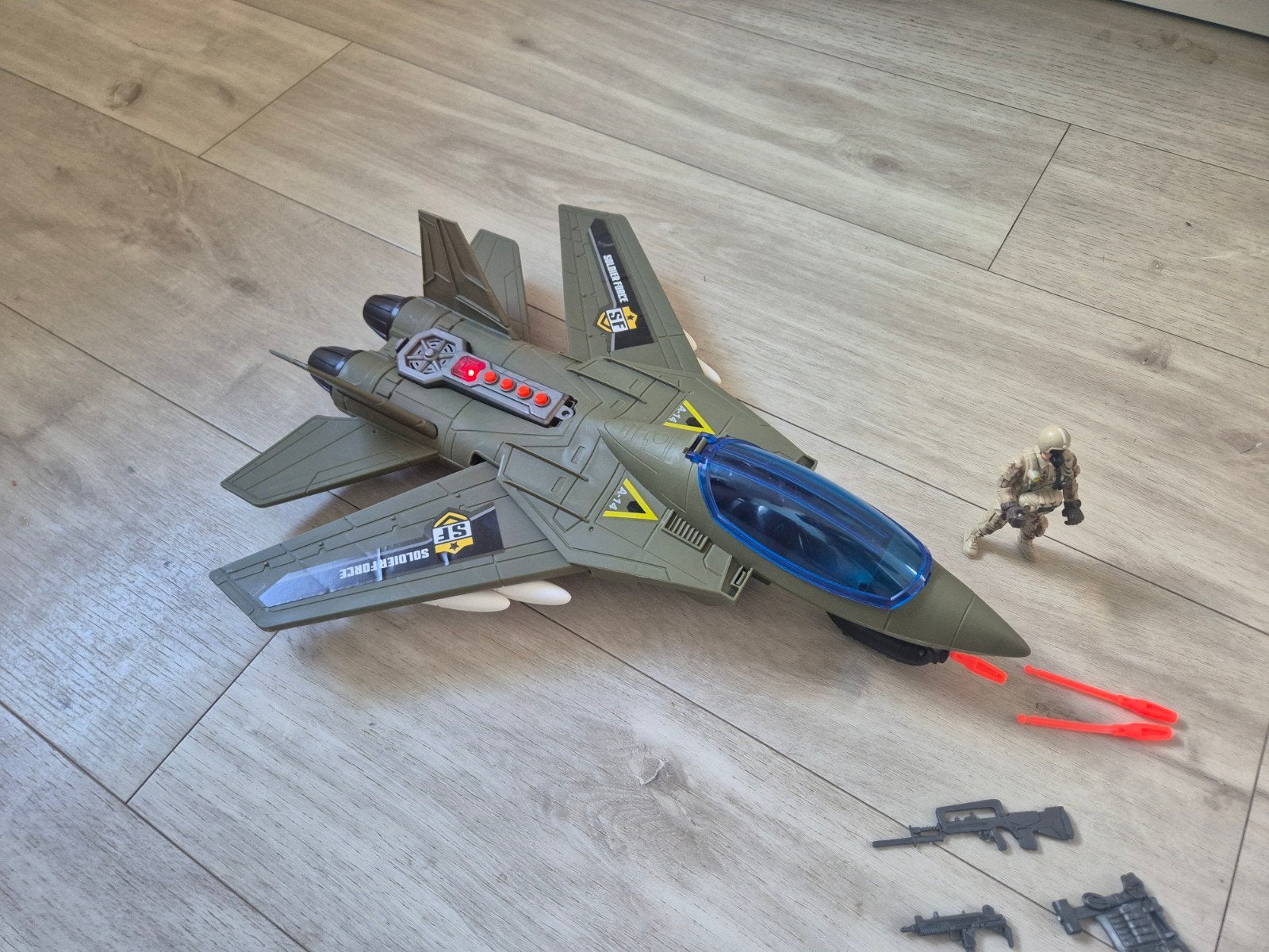 Soldier Force straaljager met piloot en accessoires, Ophalen of Verzenden, Zo goed als nieuw