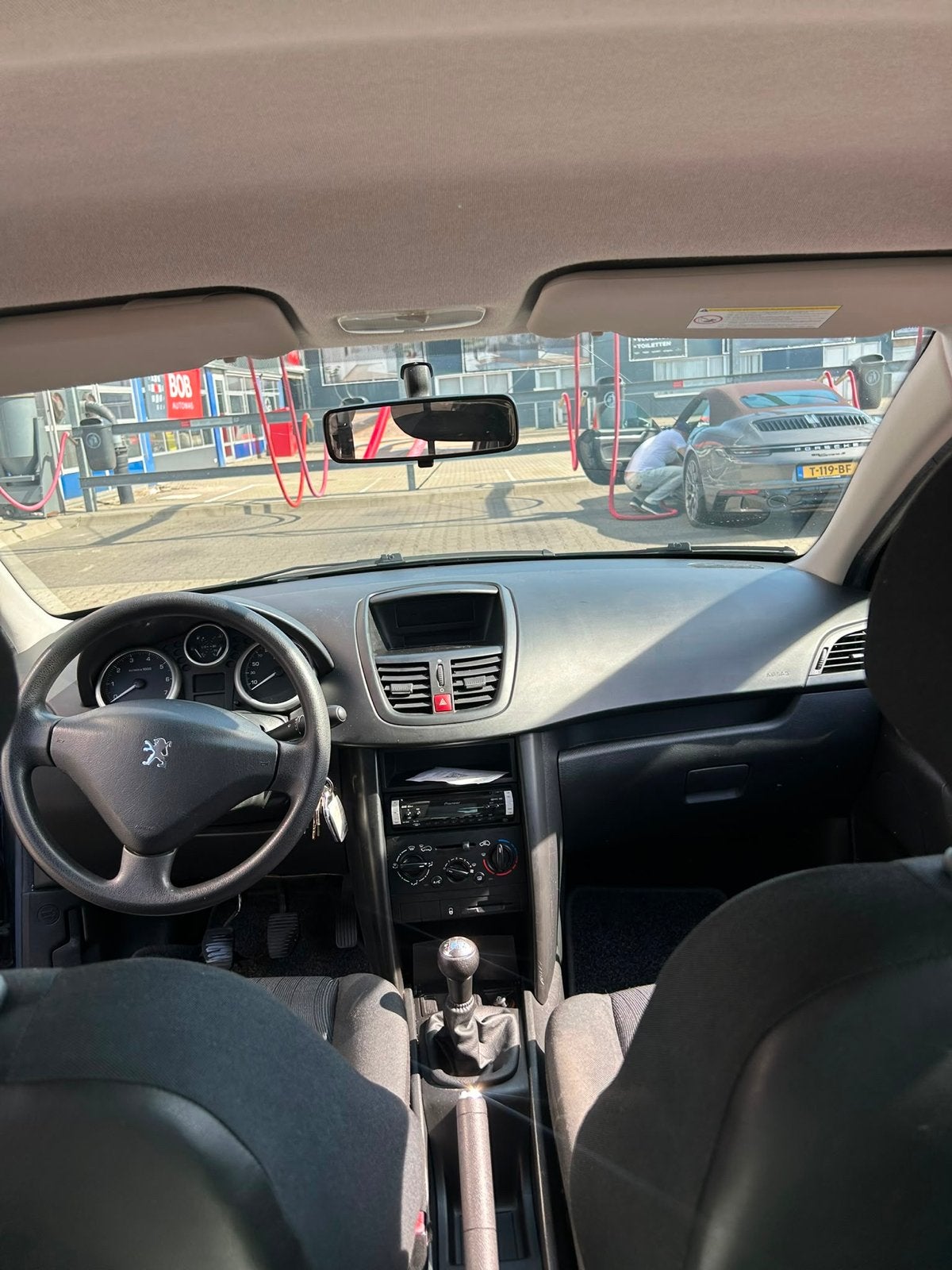 Peugeot 207 1.4 16V  2006 Zwart betrouwbare autorijdt goed, Voorwielaandrijving, 1360 cc, 4 cilinders, Origineel Nederlands