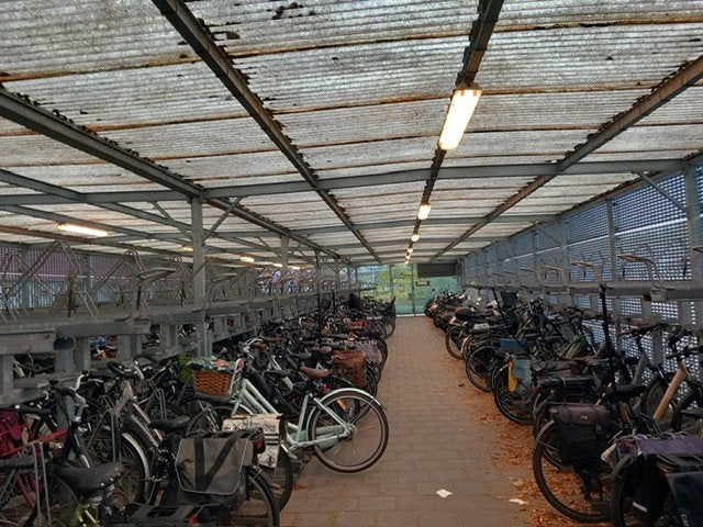 Grote Thermisch Verzinkte Fietsenstalling ca. 10 x 30 meter, Doe-het-zelf en Verbouw, Metalen, Ophalen, Gebruikt, IJzer