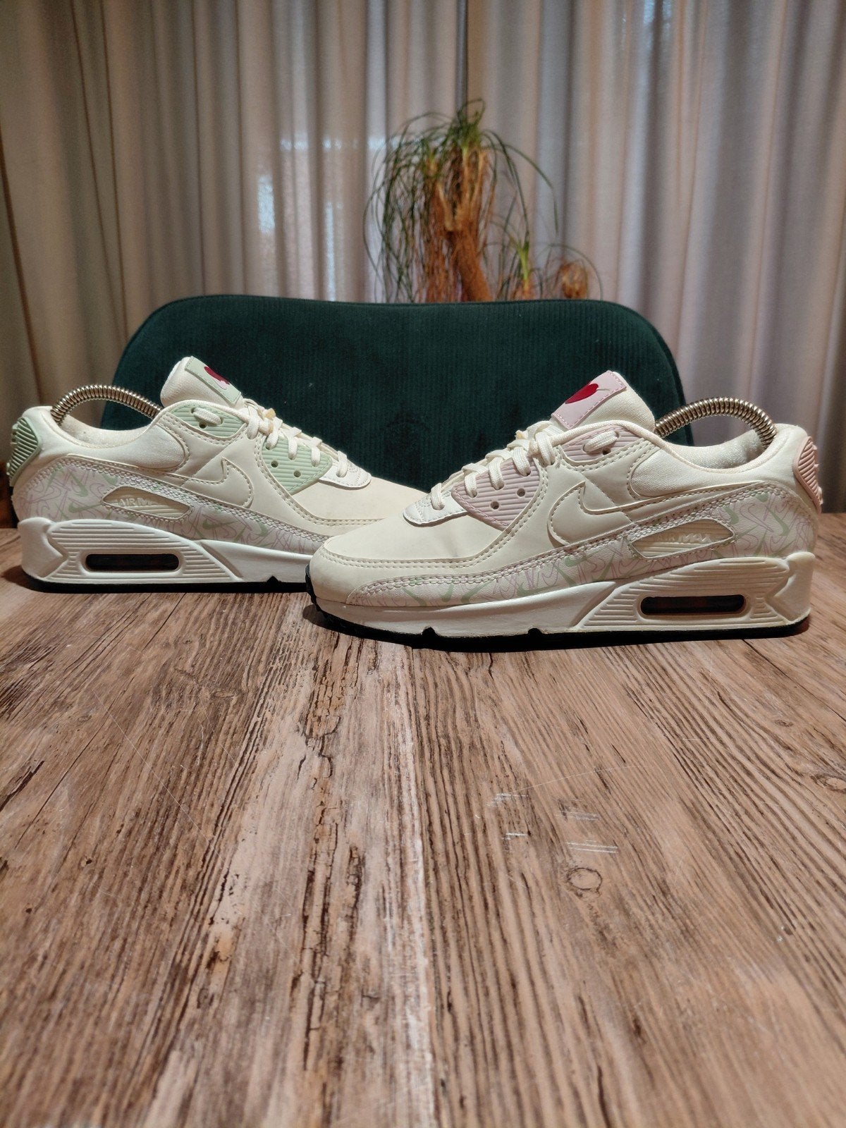 Nike Air Max 90 Special Edition 'Valentines Day' Size 37,5, Wit, Nike, Ophalen of Verzenden, Sneakers of Gympen