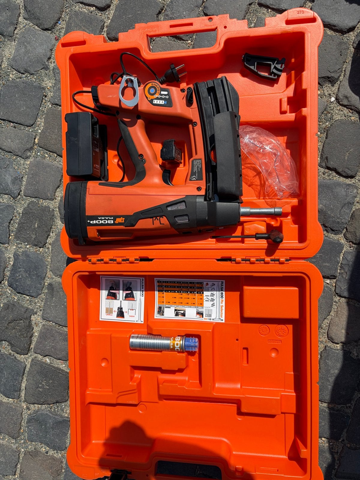 Spit Pulsa 800P+ staal en betontacker met 2 accu's en lader, Ophalen, Gebruikt, 600 watt of meer, Overige typen