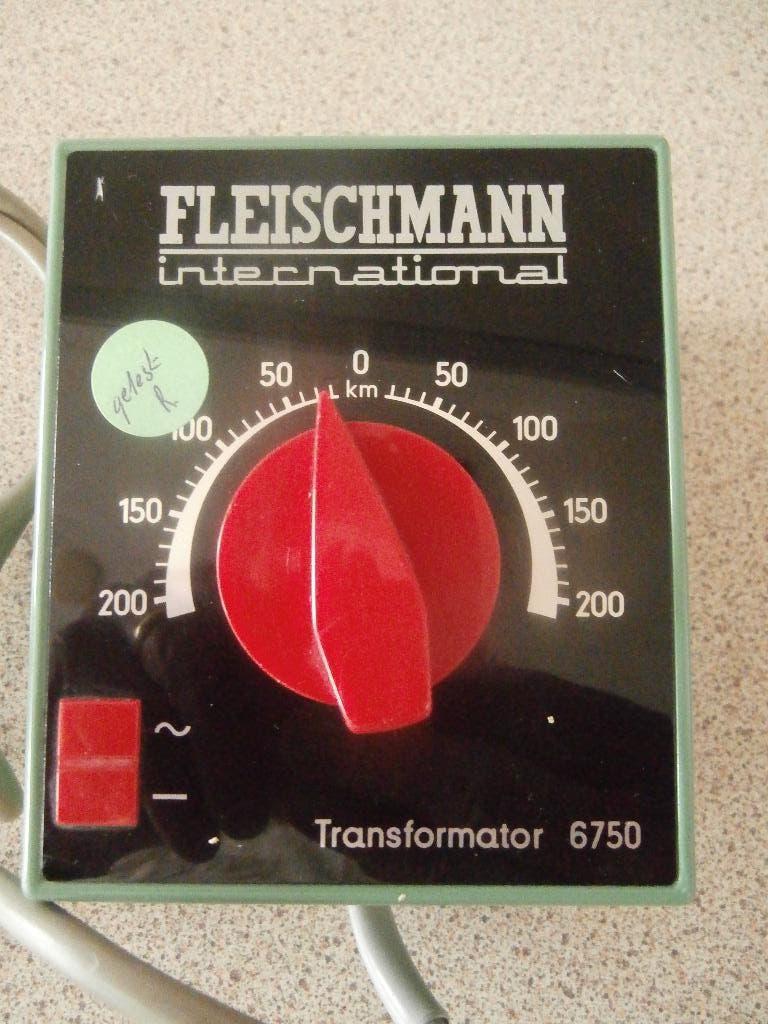 Fleischmann trafo 6750 in goede staat, Transformator of Voeding, Gelijkstroom, Fleischmann, Ophalen of Verzenden