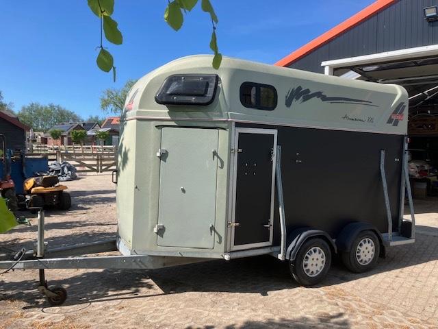 Henra,  Paardentrailer, Amazone XXL, Ophalen, Zo goed als nieuw, Polyester, 2-paards trailer