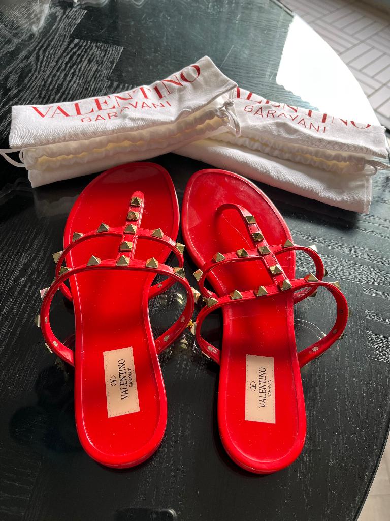 Valentino slides, Slippers, Ophalen of Verzenden, Zo goed als nieuw, Rood