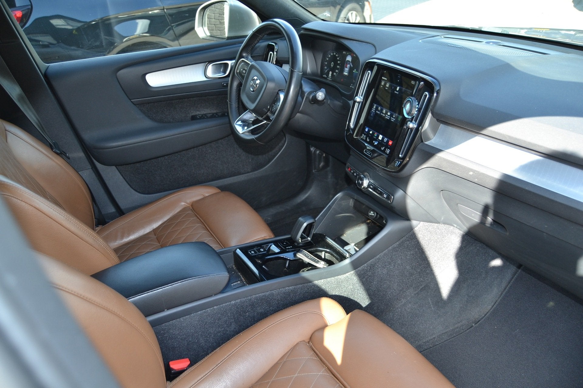 Volvo XC40 1.5 T4 Plug-in hybrid Plus Bright Lederen bekledi, Auto's, 129 pk, Bedrijf, Hybride Elektrisch/Benzine, 3 cilinders