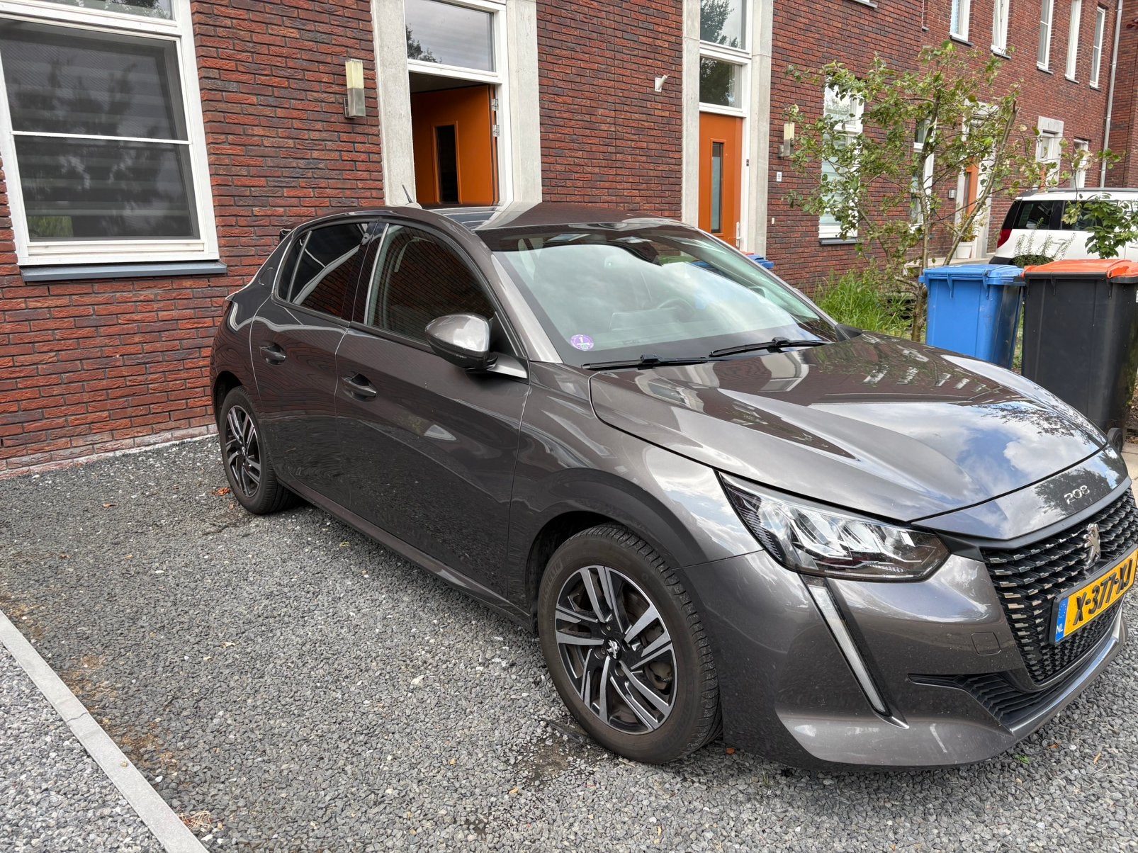 Peugeot 208 1.2 Puretech 100pk Eat8 2021 Grijs, Auto's, Stof, 100 pk, 49 €/maand, 1200 kg