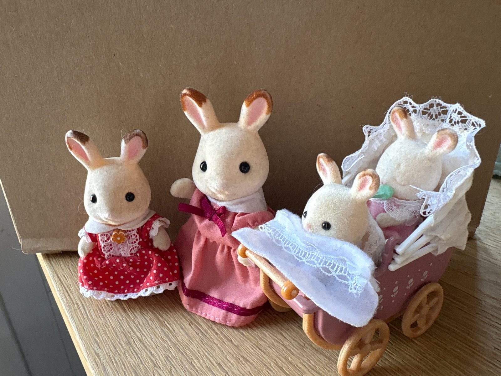 Sylvanian Families Chocoladekonijnen Familie met Kinderwagen, Ophalen of Verzenden, Zo goed als nieuw, Jongen of Meisje