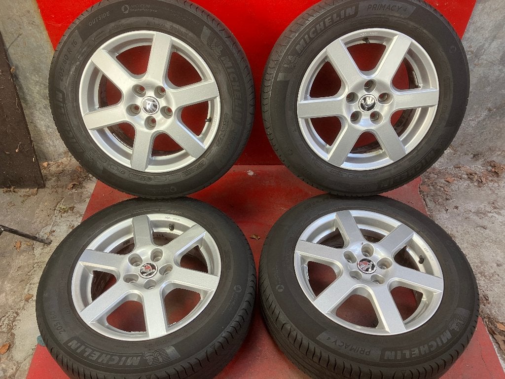 Lichtmetalen velgen Skoda Octavia 205/60R16 Michelin, Gebruikt, 16 inch, ., Banden en Velgen