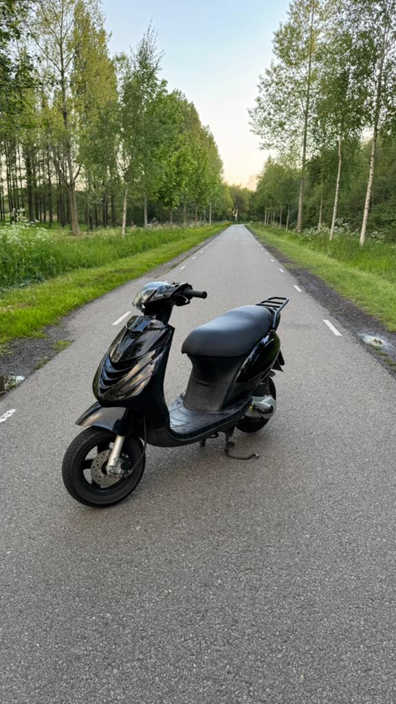 Piaggio zip 2 takt, Ophalen, Zo goed als nieuw, Benzine, Zip