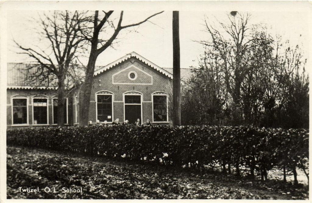 Twijzel, O.L. School - ongelopen, Verzamelen, Ansichtkaarten | Nederland, Ophalen of Verzenden, 1940 tot 1960, Ongelopen, Friesland