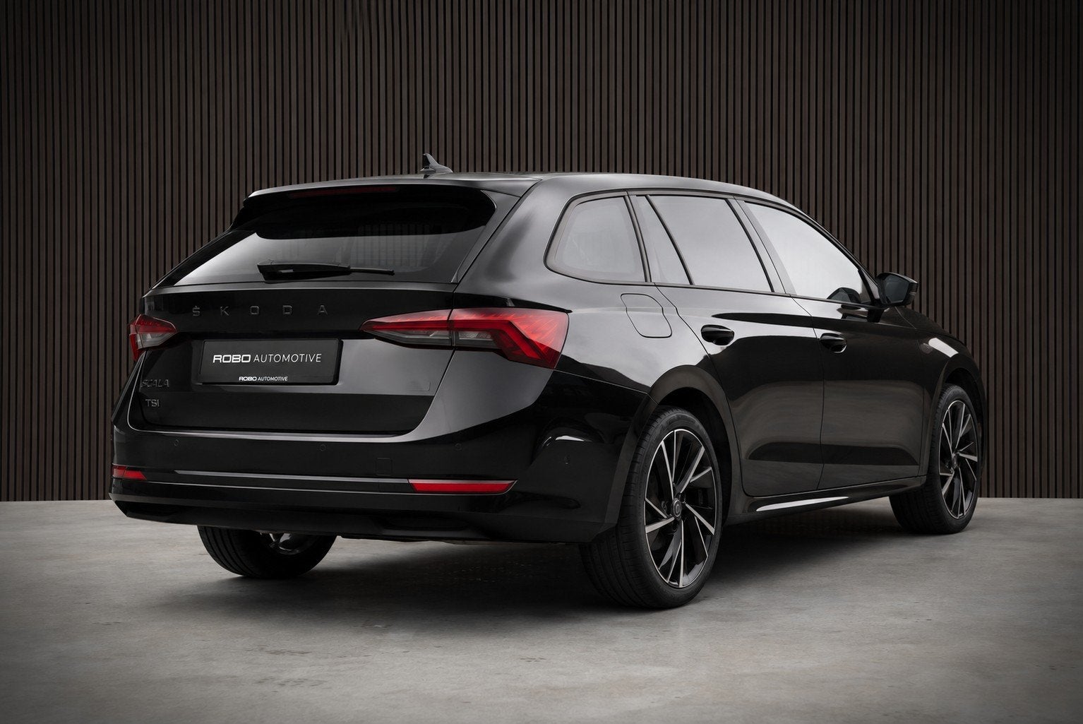 Skoda Octavia Combi 1.4 TSI iV PHEV Ambition | Stuurverwarmi, Auto's, Dealer onderhouden, Stof, Gebruikt, Zwart