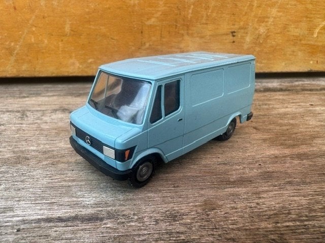 1:50 Mercedes 207 D Conrad Blauw, Hobby en Vrije tijd, Modelauto's | 1:50, Ophalen of Verzenden, Gebruikt, Bus of Vrachtwagen