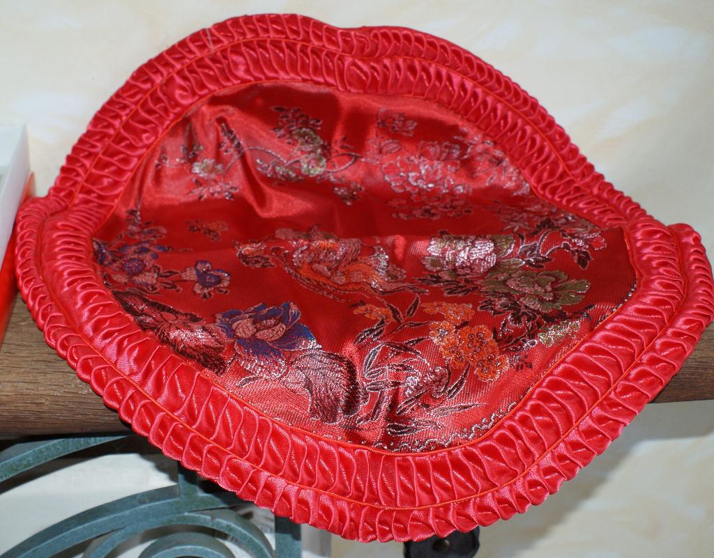 CHINA ronde kussenhoes, 100% zijde, hand geborduurd *NIEUW*, Huis en Inrichting, Ophalen of Verzenden, Nieuw, Rood, Rond