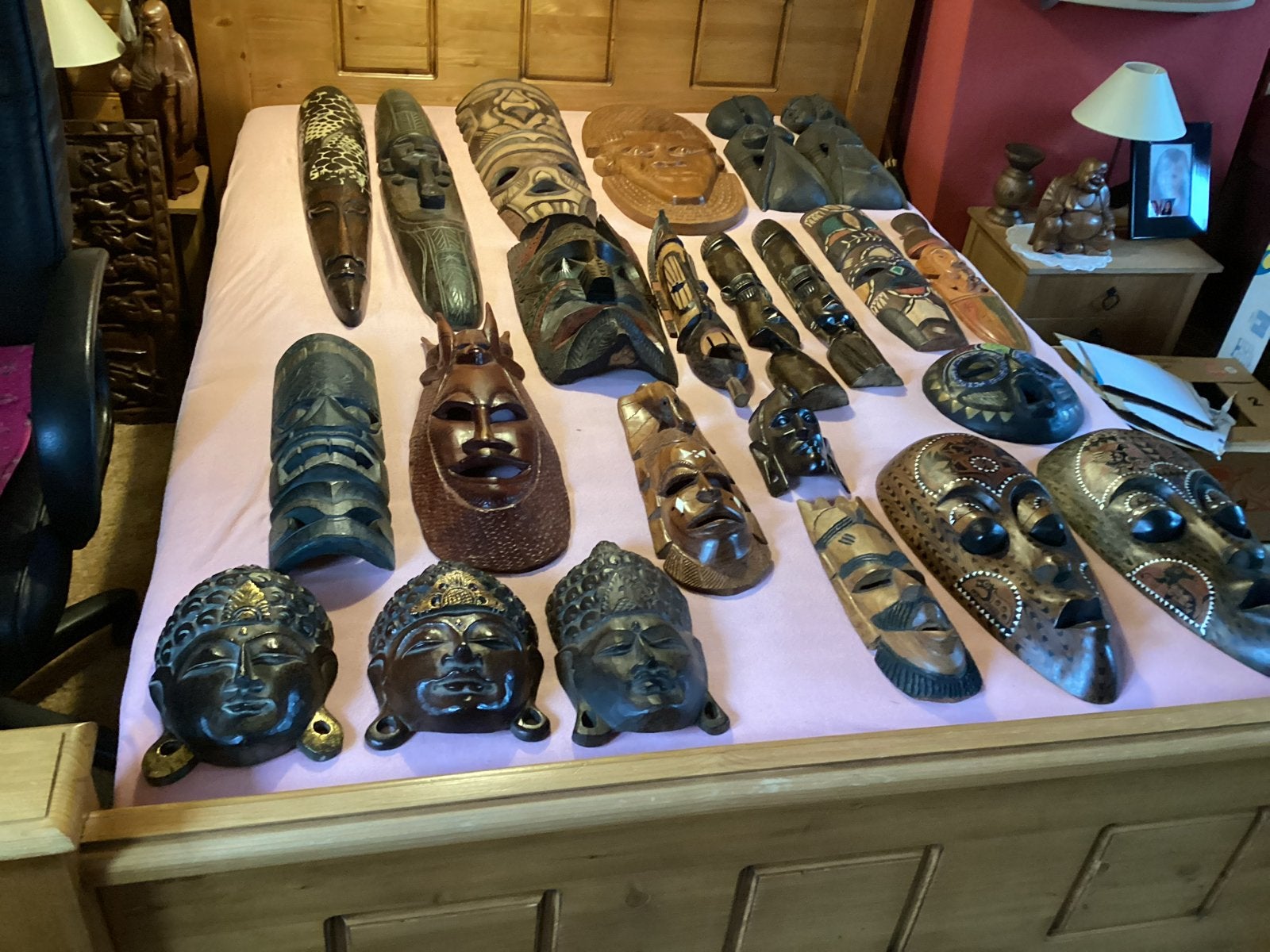 Collectie van 23 Afrikaanse en Aziatische maskers en beelden, Hout, Afrika, Masker, Handgemaakt